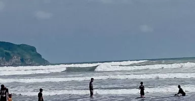 BMKG: Waspada Gelombang Tinggi saat Ngabuburit di Pantai Selatan