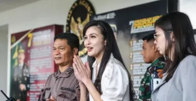 Suami Tersangka Korupsi, Sandra Dewi Sangat Trauma