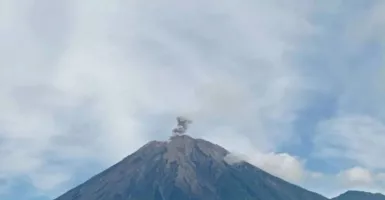 Tetap Waspada! Gunung Semeru Erupsi 3 Kali dalam 3 Jam