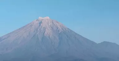 Gunung Semeru Erupsi, Lontarkan Abu Vulkanik Setinggi 500 Meter