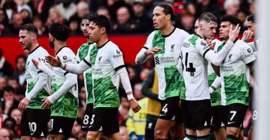 Liverpool Tertahan di Kandang Man Utd, Virgil van Dijk Ngamuk