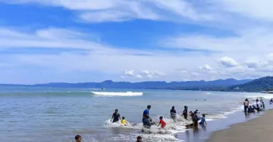 Pantai Sukabumi Didatangi Puluhan Ribu Wisatawan Selama Libur Lebaran 2024