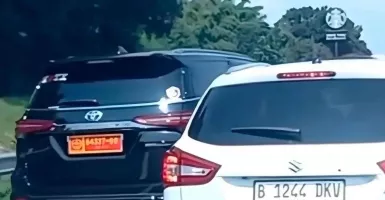 Polisi: Pengendara Arogan di Tol Buang Pelat Palsu Mobil Dinas TNI