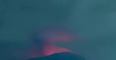 Gunung Ibu Kembali Meletus, Lontarkan Abu Vulkanik Setinggi 1 Km