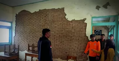 Gempa di Bandung Rusak Masjid Puskesmas Sekolah hingga Rumah
