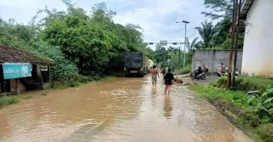 Banjir Bandang Terjang OKU Sumsel, Jalan Lintas Sumatra Terputus