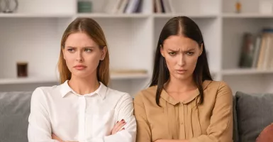 Tanda Seseorang Tidak Nyaman Sama Kamu, Perhatikan Baik-baik