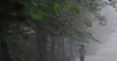 BMKG: Sebagian Besar Wilayah Indonesia Berpotensi Hujan Sedang hingga Lebat