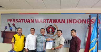 Kesit Handoyo Serahkan SK Penunjukan Ketua Pokja Jakarta Barat kepada Noto Prayitno