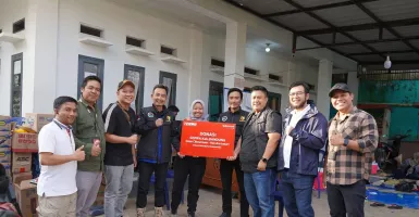 Telkomsel Berikan Bantuan kepada Warga Terdampak Bencana Gempa di Kabubaten Bandung