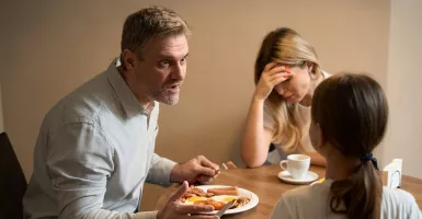 Tanda Kekerasan Emosional pada Anak yang Perlu Disadari Orang Tua