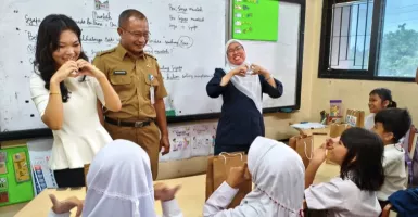 Cahaya Manthovani dan Yayasan Inklusi Pelita Bangsa Bagikan Makan Sehat Bergizi di SLBN 7 Jakarta