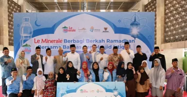 Le Minerale Berangkatkan Umrah Marbot Masjid Istiqlal dan Beri Beasiswa