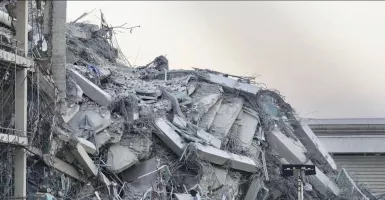 Gedung Runtuh Total, Perusahaan Baja Thailand-China Diperiksa Soal Kualitas Material