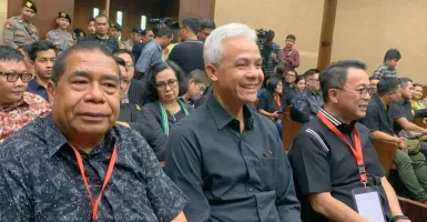 Dukung Sahabat, Ganjar Pranowo Hadiri Sidang Hasto di Tipikor