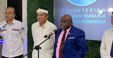 Menteri HAM Akan Usulkan Pendidikan Barak Militer ke Mendikdasmen