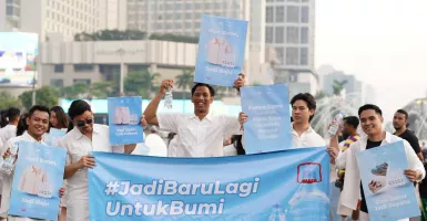 Gandeng Pijak Bumi dan Kivee, Le Minerale Ubah Botol Plastik Bekas Jadi Produk Fashion