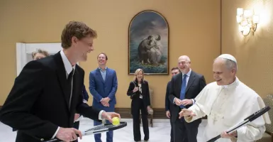 Paus Leo XIV Sambut Jannik Sinner di Vatikan, Raket Tenis Jadi Simbol Keakraban
