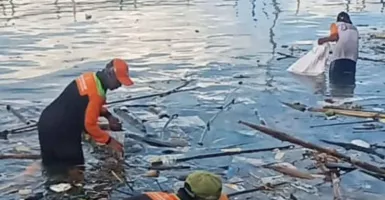 Miris! 250 Ton Sampah Serbu Pulau Tidung, Kiriman dari Jakarta