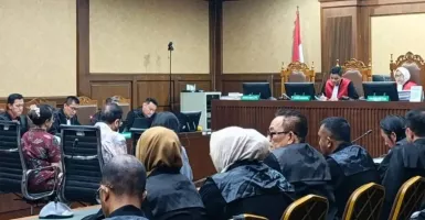 Didakwa Suap & Gratifikasi, Mantan Pejabat MA Zarof Ricar Dituntut 20 Tahun Penjara