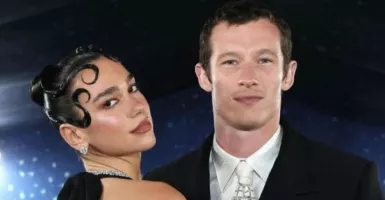 Resmi Tunangan, Dua Lipa Belum Pengin Menikah dengan Callum Turner