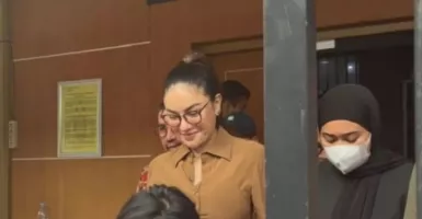Didakwa Peras Reza Gladys Rp 4 Miliar, Nikita Mirzani: Yang Dibacakan JPU Halusinasi