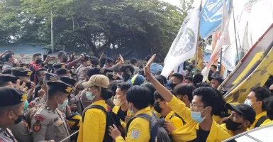 Tak Mau Kalah, Polda Metro Jaya Kerahkan Pasukan Kepung Istana