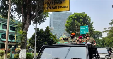 Ulang Tahun TNI, Tessy Kunjungi Kodim 0501 Diiringi Tanjidor