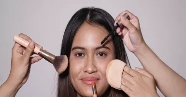 3 Cara Membersihkan Kuas Makeup, Ternyata Mudah Ya!