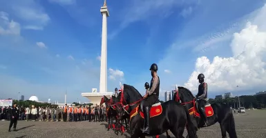 Pasukan Berkuda Amankan Tahun Baru di Jakarta