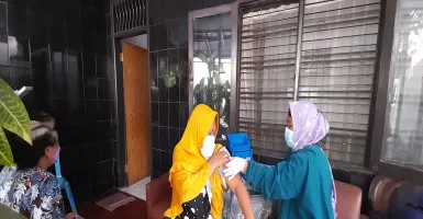 Manuver Top Anak Buah Anies, Vaksinasi Booster di Pemukiman Padat