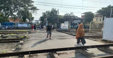 Warga Tolak Penutupan Jalan Perlintasan Kereta Api