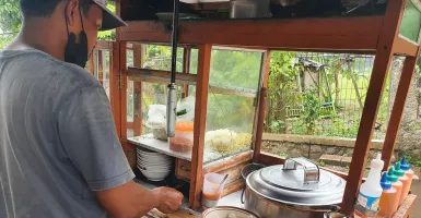 Pusing Cari Daging Sapi, Pedagang Bakso Keliling Pasrah