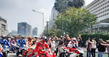Seru, Pembalap MotoGP Geber-geber Gas di Bundaran Hotel Indonesia