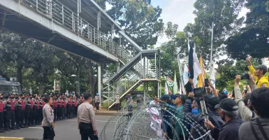 Kabar Terbaru Demo BEM SI, Massa Rapatkan Barisan Kepung Istana