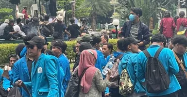 Demo 11 April, Mahasiswa Ikut Geruduk Pedagang Minuman, Ternyata