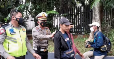 Polisi Amankan 2 Oknum Mengaku Wartawan dalam Demo BEM SI