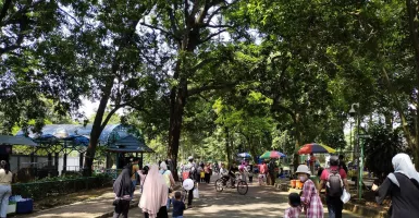 Pengelola Izinkan Warga Berjualan di Taman Margasatwa Ragunan
