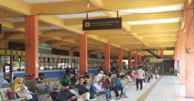Penumpang di Terminal Kampung Rambutan Mulai Menurun