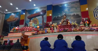 Umat Buddha Padati Wihara Salaparamita Jatinegara