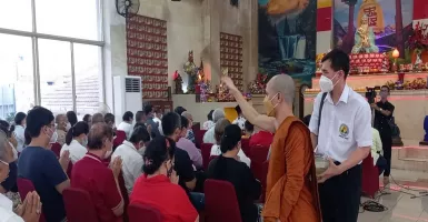 Antusiasme Umat Buddha Rayakan Waisak di Wihara Membeludak