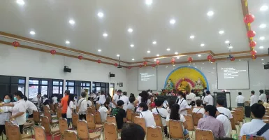 Hari Raya Waisak 2022, Vihara Buddha Dharma di Bekasi Membeludak