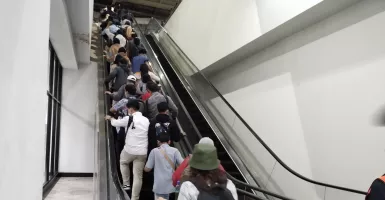 Penumpang Membeludak, Eskalator Stasiun Manggarai Sempat Error