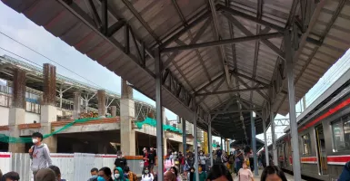 Urai Kepadatan di Stasiun Manggarai, KAI Sediakan 6 Kereta Feeder