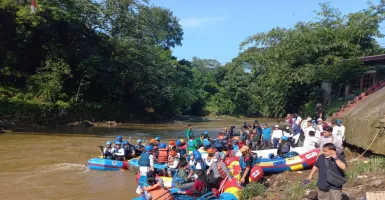 Aksi Bersih di Sungai Ciliwung Kumpulkan 1,35 Ton Sampah