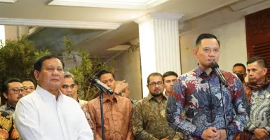 Ditanya Koalisi dengan Partai Demokrat, Prabowo Malah Ngakak