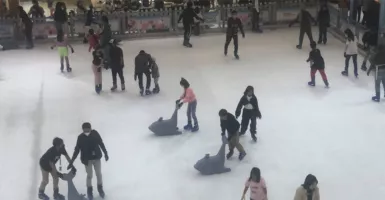 Liburan Sekolah, Yuk Ajak Anak-Anak Bermain Ice Skating!