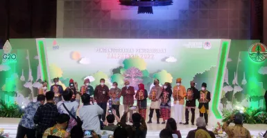 KLHK Berikan Penghargaan Nirwasita Tantra kepada 42 Kepala Daerah