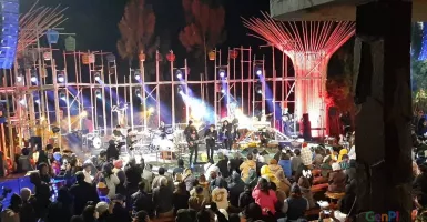 Albar dan Pusakata Hipnotis Penonton di Jazz Gunung Bromo 2022