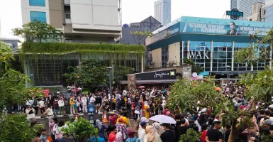 Citayam Fashion Week Tetap Ramai Meski Diguyur Hujan